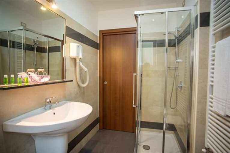 Bathroom 3, Hotel Fiera Congressi, Milano