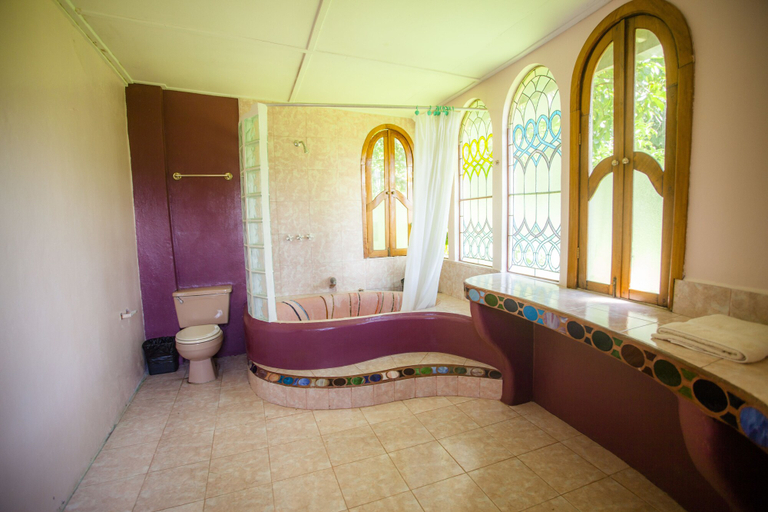 Bathroom 5, Banana Bank Lodge