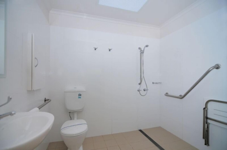 Bathroom 3, Kendalls on the Beach Holiday Park, Kiama