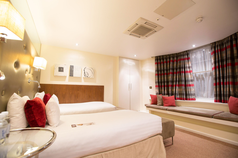 Bedroom 2, DoubleTree by Hilton London West End, London