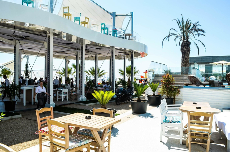 Food & Drinks 5, White Tower Mamaia, Navodari