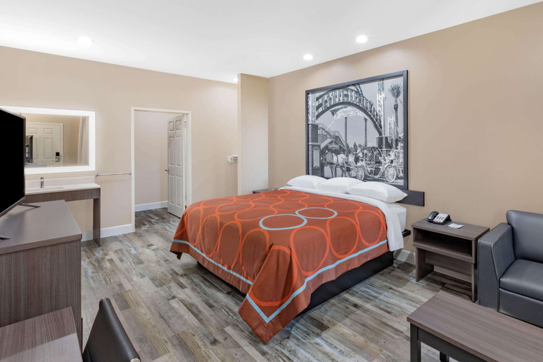 Bedroom 2, Super 8 by Wyndham Houston NW Beltway 8/West Rd, Houston