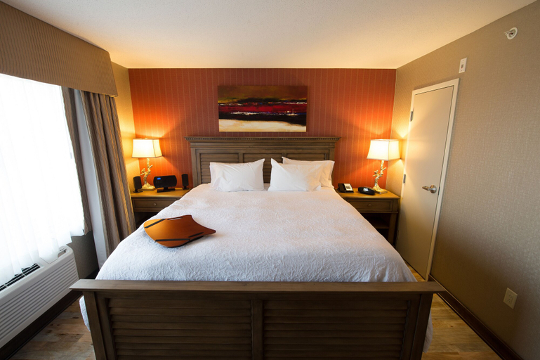Bedroom 3, Hampton Inn by Hilton Sydney, Cape Breton