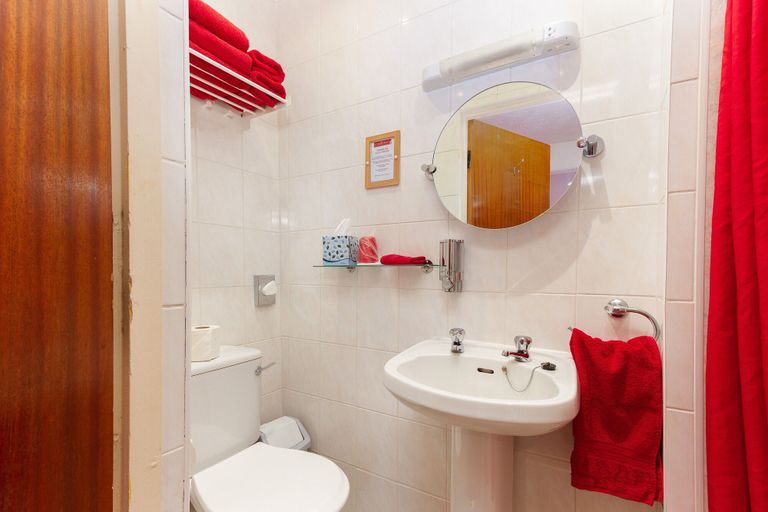 Bathroom 3, The Chorlton, Blackpool