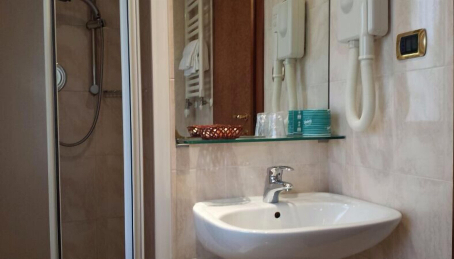 Bathroom 4, Hotel Corallo, Pesaro E Urbino
