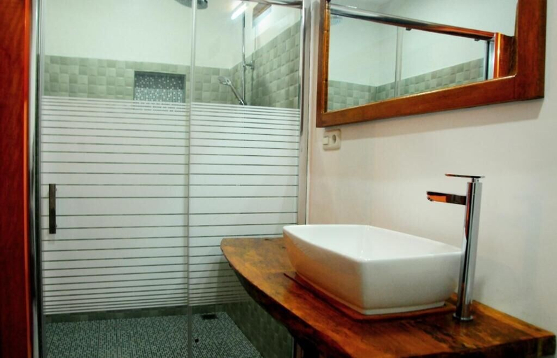 Bathroom 3, Macoa Village, Lombok