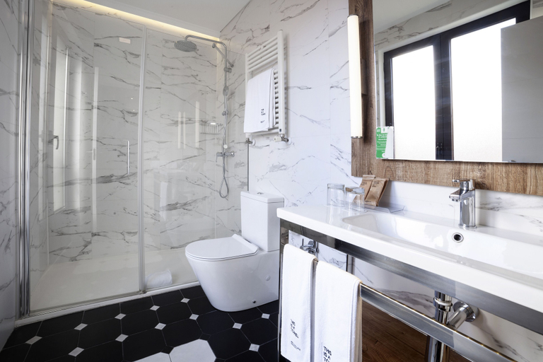Bathroom 4, Petit Palace Arana, Vizcaya
