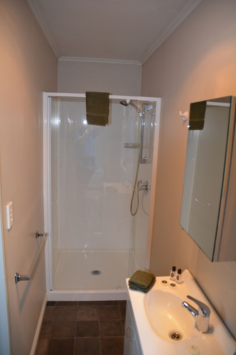 Bathroom 5, Waitomo Top 10 Holiday Park, Waitomo