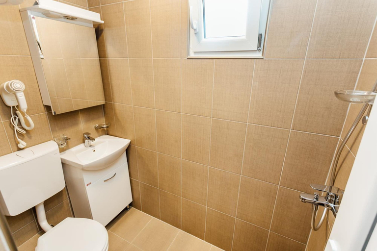 Bathroom 3, Apartmani Belani