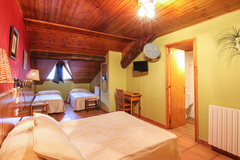 Bedroom 5, Hotel Roch, Lleida