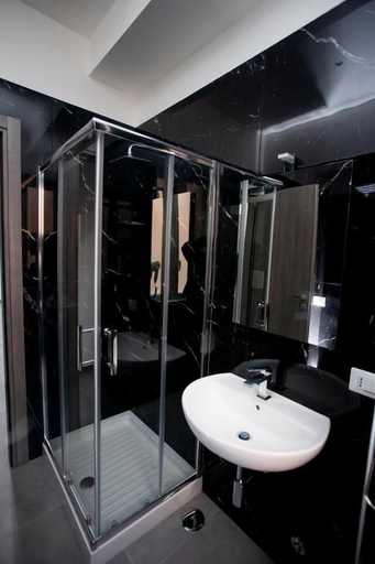 Bathroom 4, Amazing Napoli, Napoli