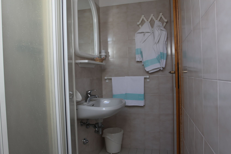 Bathroom 5, Hotel Adele, Rimini