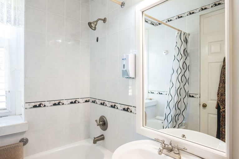 Bathroom 4, Sandcastles Beach Resort