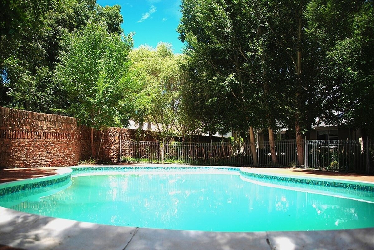Sport & Beauty, Kroon Manor, Fezile Dabi