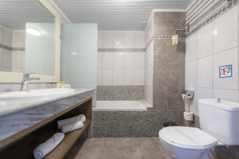 Bathroom 5, Kosta Palace, South Aegean