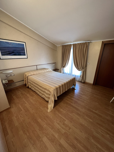 Bedroom 2, Cristoforo Colombo, Ancona