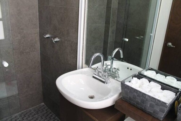 Bathroom 3, OM686 Urban Lofts Short-Long Stays, Mexico City