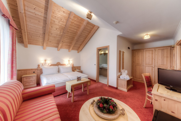 Bedroom 3, Hotel Chalet Corso, Bolzano