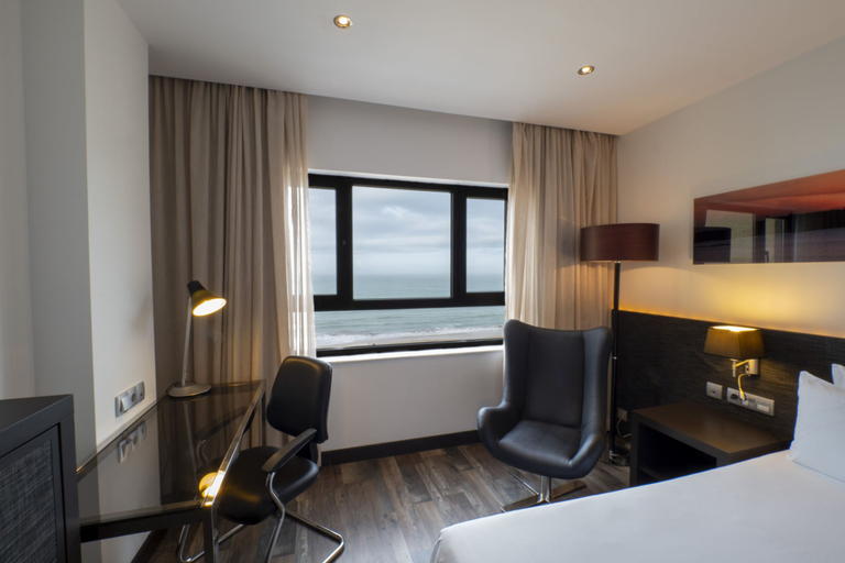 Bedroom 3, Hotel Cádiz Paseo del Mar Affiliated by Meliá, Cádiz