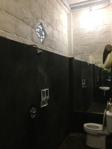 Bathroom 3, Padang Padang Breeze, Badung