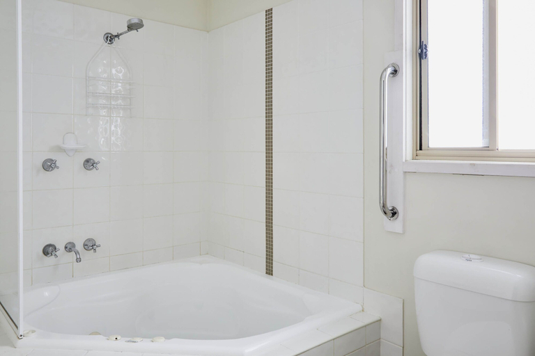 Bathroom 4, Hat Head Holiday Park, Kempsey