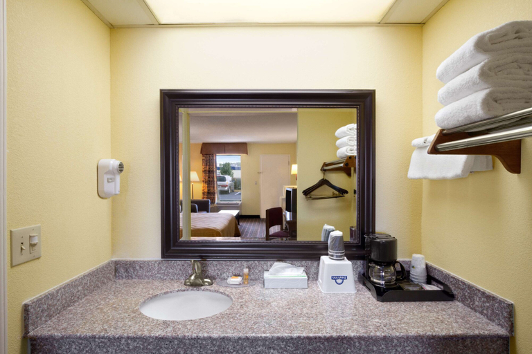 Bathroom 4, Days Inn by Wyndham Richburg, Chester