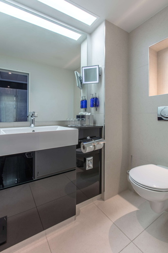 Bathroom 5, Radisson Blu Hotel, Hamburg, Hamburg