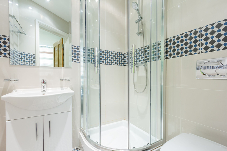 Bathroom 3, Gower House Hotel, London