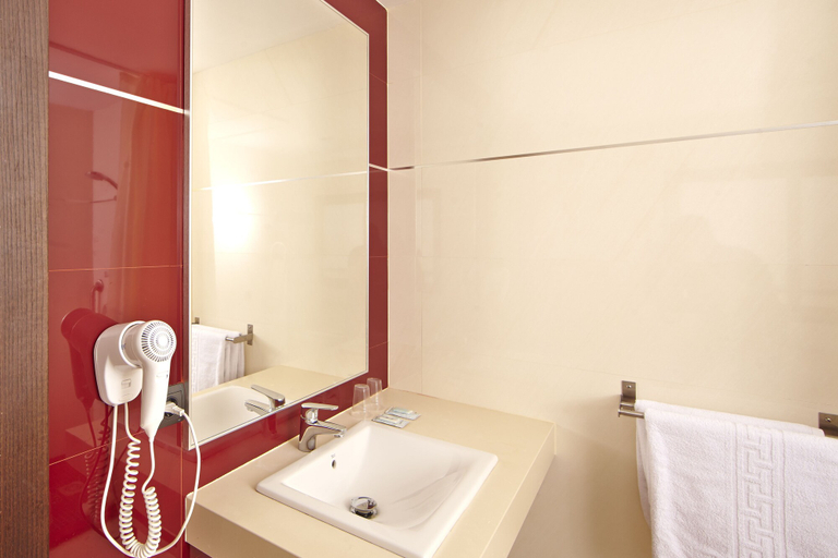 Bathroom 4, MLL Caribbean Bay Hotel, Baleares