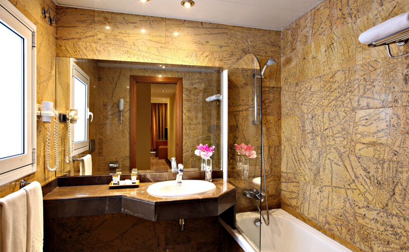 Bathroom 5, Hotel Nouvel, Barcelona