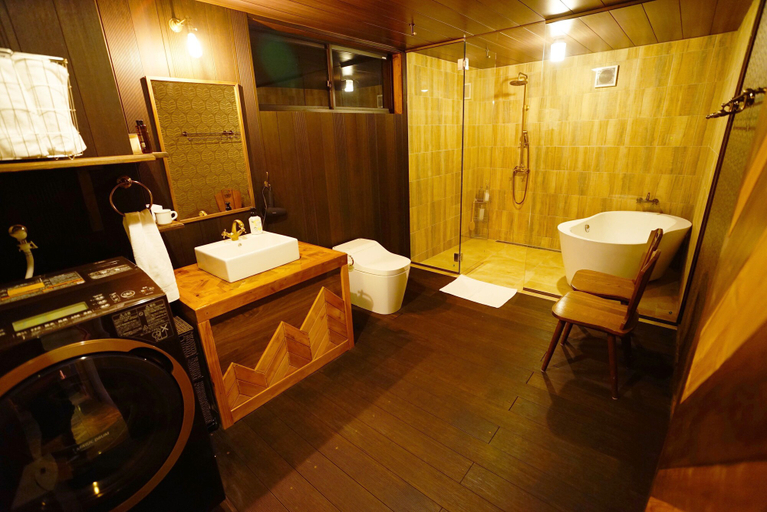 Bathroom 3, HAKUBA Lodge OMUSUBI, Otari