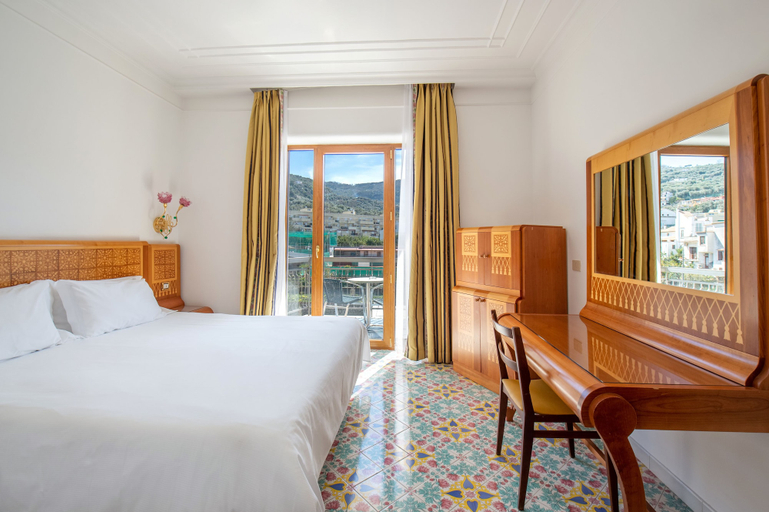 Bedroom 3, Grand Hotel Flora, Napoli
