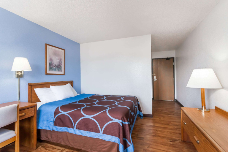 Bedroom 3, Super 8 by Wyndham Norwich, Chenango