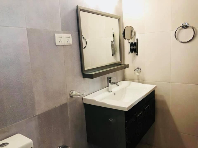 Bathroom 4, The Tamarind, Kundasale