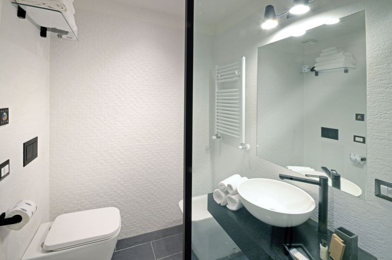 Bathroom 5, Residenza Borbonica, Napoli