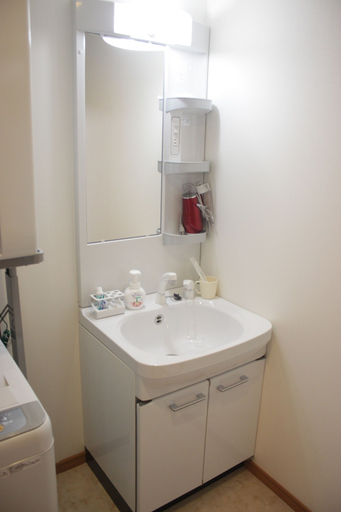 Bathroom 3, Utatei Takayama, Takayama