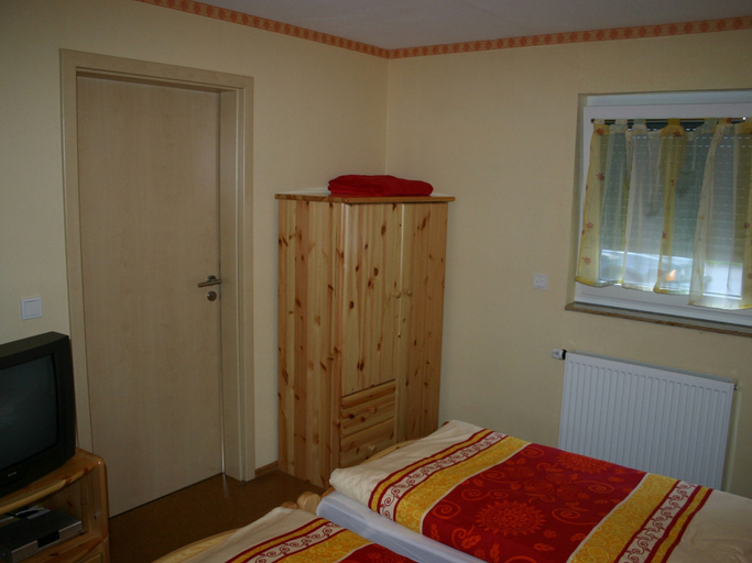 Bedroom 4, Gasthof Zum Stausee, Oberbergischer Kreis