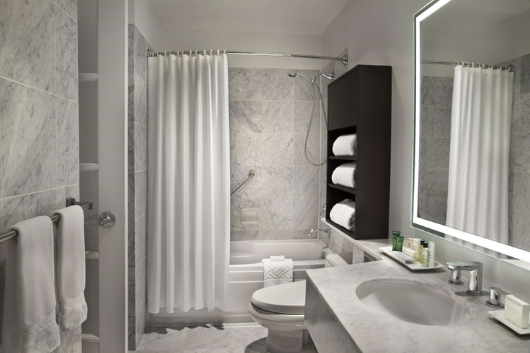 Bathroom 5, Hilton Toronto/Markham Suites Conference Centre & Spa, York