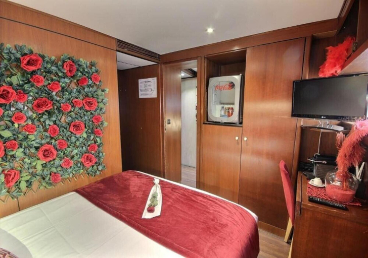 Bedroom 3, VIP Paris Yacht Hotel, Paris