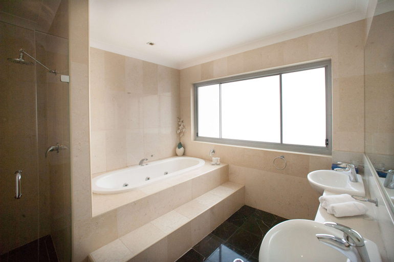 Bedroom 5, Ramada Hotel & Suites Sydney Cabramatta, Fairfield - East