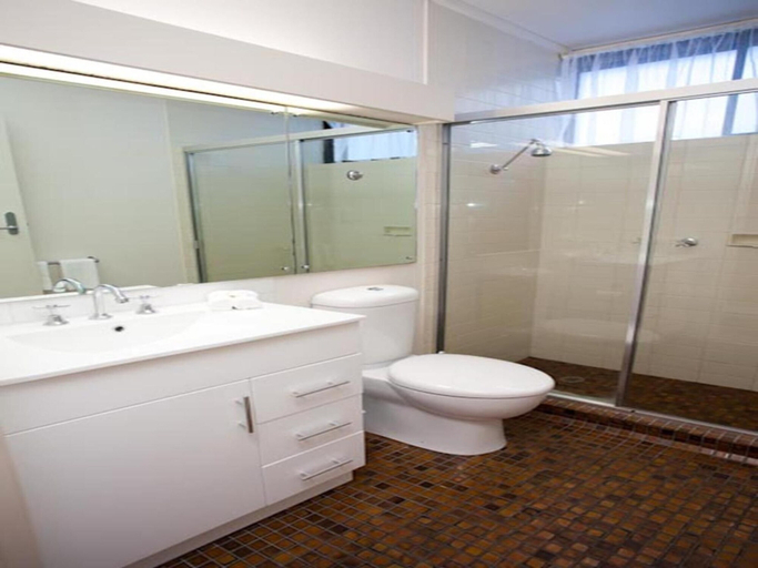 Bathroom 3, Connells Motel & Serviced Apartments, Latrobe - Traralgon