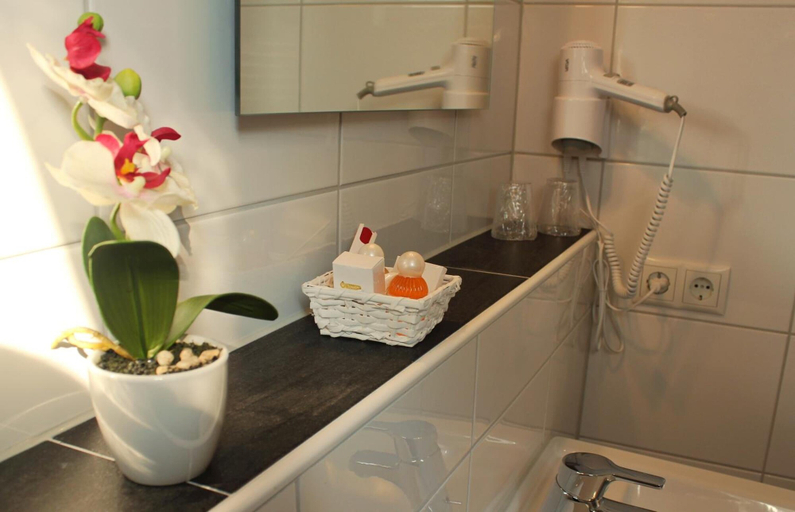 Bathroom 5, Hotel am Wintergarten, Borken