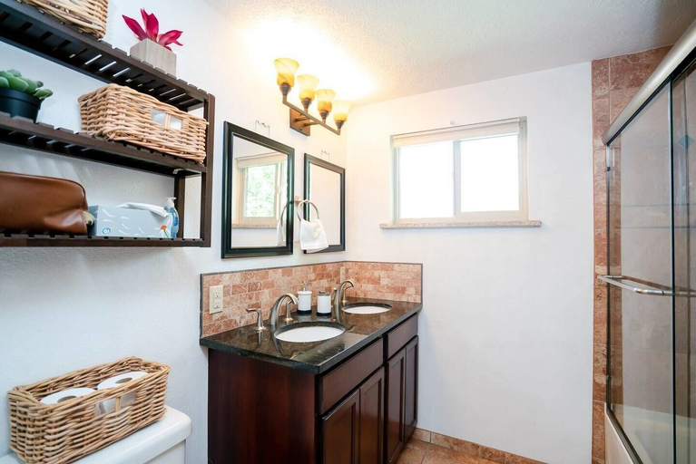 Bathroom, Casa de Henrichs & The Den Spacious Backyard, Denver