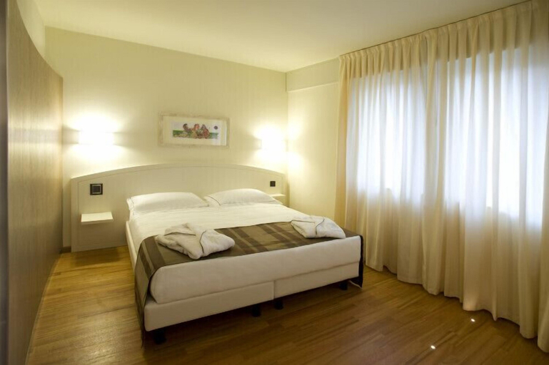 Bedroom 4, Hotel Napoleon, Cuneo