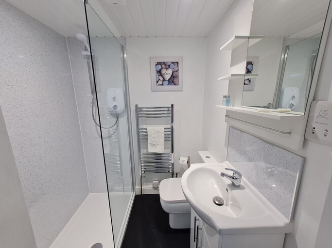 Bathroom 4, Kimberley House, North Yorkshire