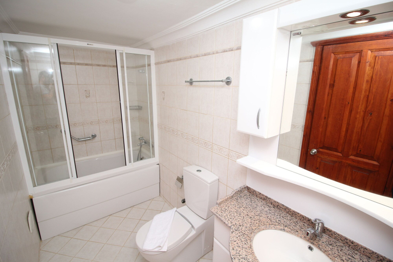 Bathroom 2, Gumusluk Tramonto Evleri, Bodrum