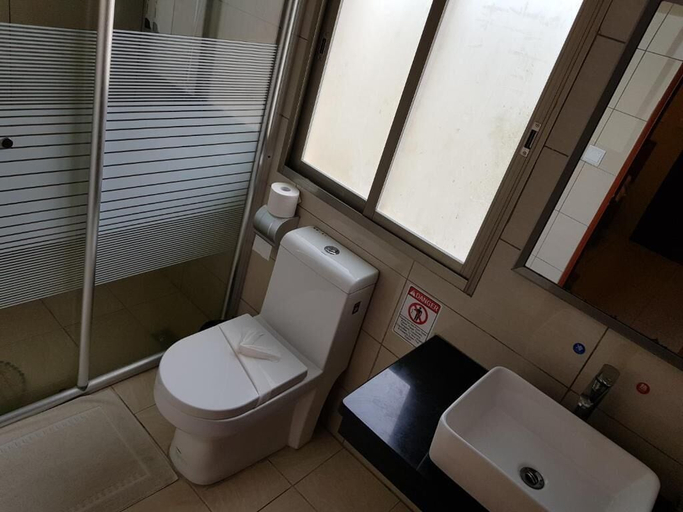 Bathroom, Caye Caulker Beach Hotel