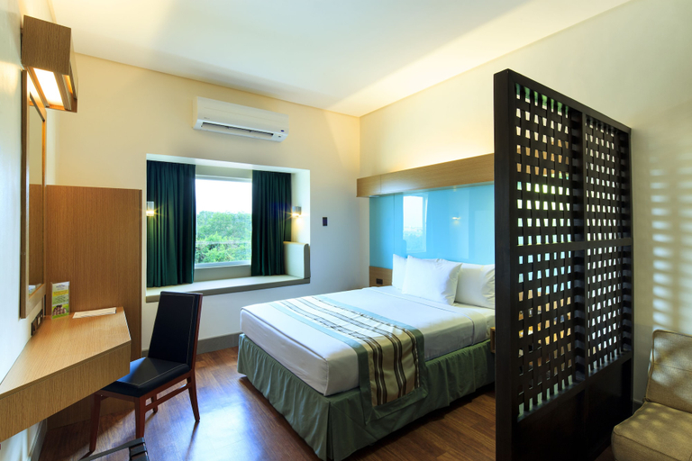 Bedroom 3, Microtel by Wyndham South Forbes near Nuvali, Silang