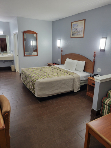 Bedroom 4, Scottish Inn & Suites, Chambers