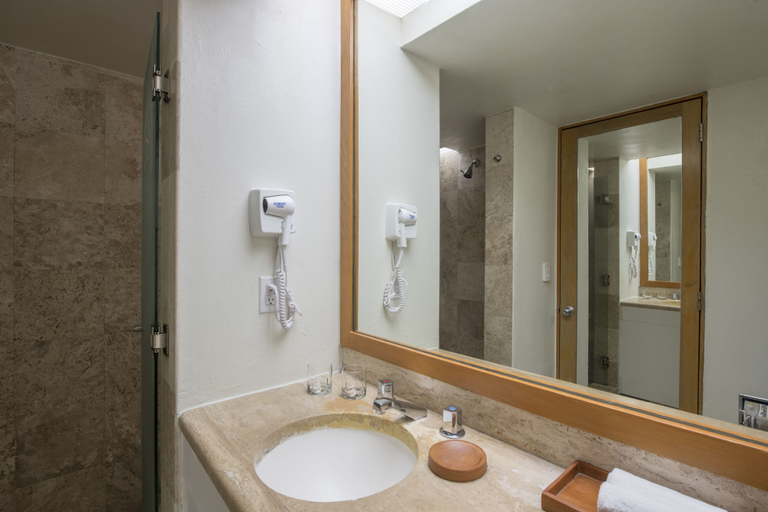 Bathroom 4, Club Regina Cancun, Benito Juárez